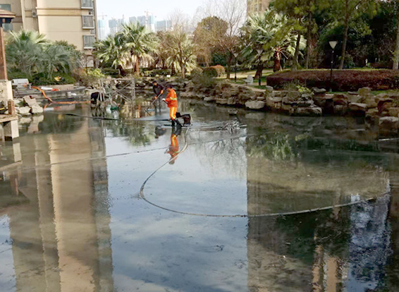 中原镇景观池淤泥清理