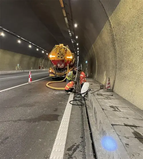 中原镇隧道排水渠清淤